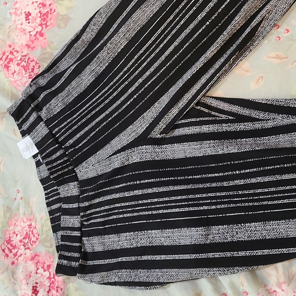 Susan Graver Stripped Liquid Capri pants
